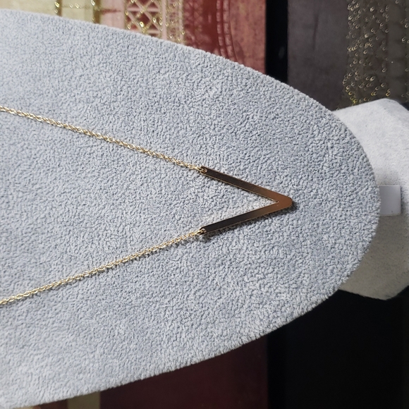 Letter V - Letter Pendant Fashion Necklace - Picture 3 of 11